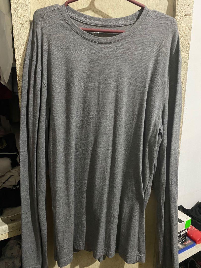 H&M SLIM FIT LONG SLEEVES (Category: Sleep and Loungewear) located in Quezon City. Submitted by blackwigo (Listing ID 1028082303, Image 1). Description: Size: Medium (Slim fit) Issue: None Color: Gray.