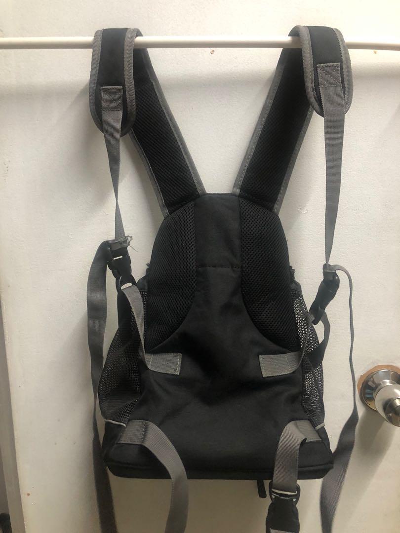Small dog carrier (Category: Homes & Other Pet Accessories) located in Quezon City. Submitted by declutterjan (Listing ID 1028086156, Image 2). Description: 🔸Slightly used 🔸Mint condition.