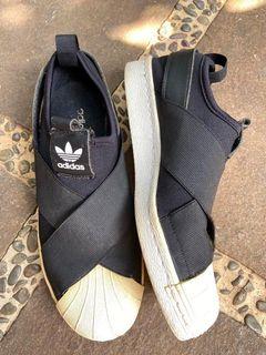 Adidas slip on black