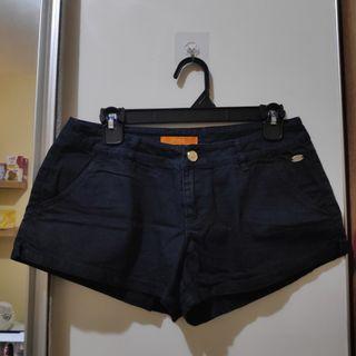 Black Shorts - hot pants - celana pendek - celana pendek hitam
