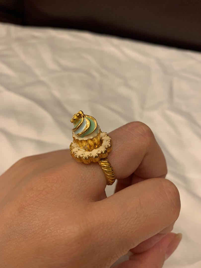 Cake ring （分類：鑽飾）位於 Hong Kong。 由 cwr_0421 提交（商品編號 1028339894，圖片 3）。簡介： Cake ring Bought from Thailand 95% new 。