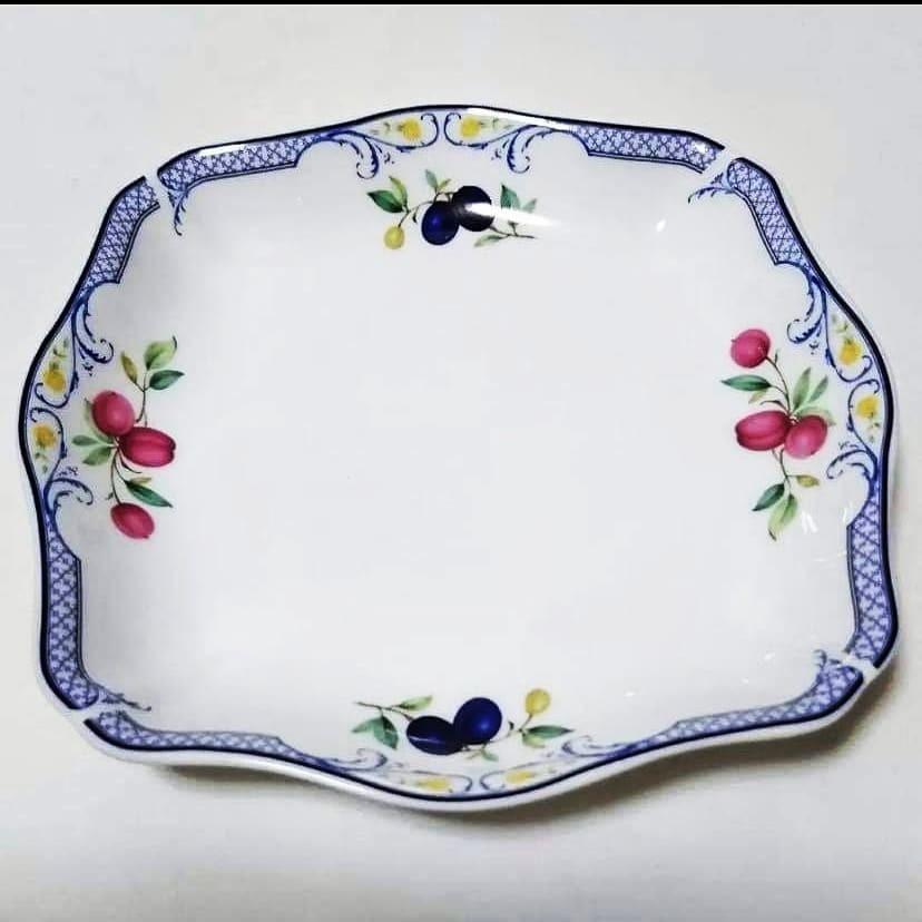 Dessert Plate (Category: Bakeware) located in Porac. Submitted by d_m_p_2 (Listing ID 1028376673, Image 1). Description: Givanni Valentino Dessert Plate ⚡P3,900⚡ 15cm 5pcs/set Unused With Box 2sets available @Tokyo,Japan.