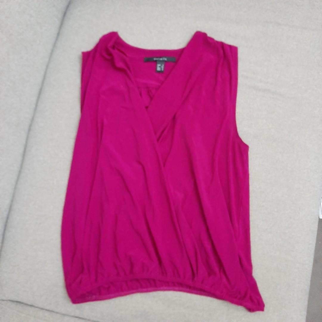Details Fuchsia Sleeveless Top (Category: Sleeveless) located in Quezon City. Submitted by liambambam (Listing ID 1028257693, Image 1). Description: Details brand Bought from Shangri La Mall Size small but can fit upto medium Bust upto 36 Stretchy fabric, very nice Figure hugging.