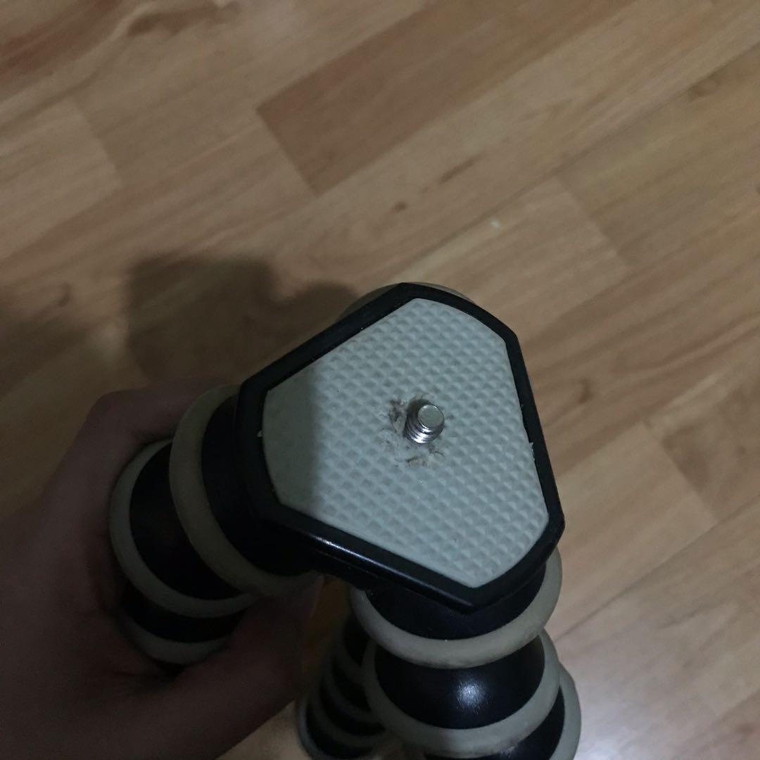 Gorilla Tripod (Category: Tripods & Monopods) located in Quezon City. Submitted by hapidrops (Listing ID 1028403247, Image 2). Description: From CDR king .