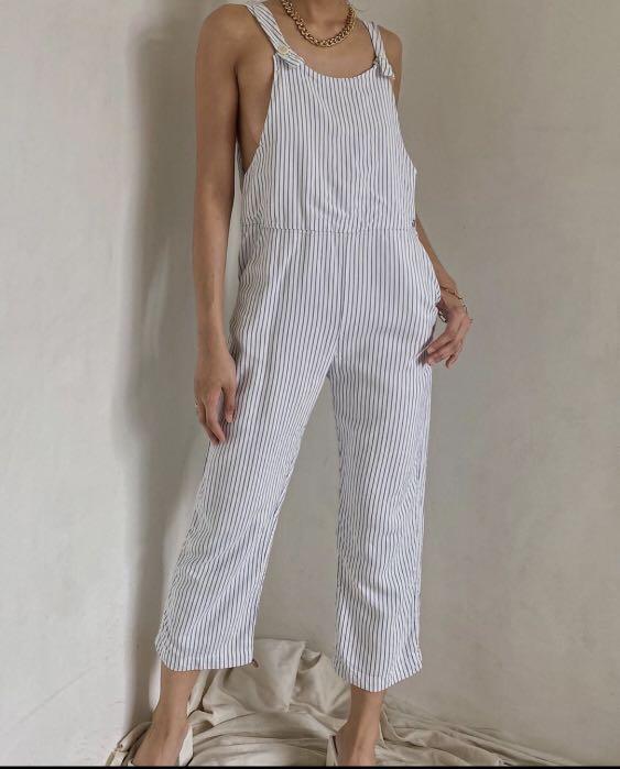 Massimo Dutti Pinstripe Jumpsuit (Category: Jumpsuits) located in Paranaque City. Submitted by hellochuu (Listing ID 1028328884, Image 2). Description: Best for XS - S Waist: 30” Actual photo when worn posted. Bought this from @shopflorice but it doesn’t fit me :( .
