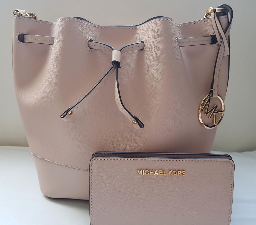 Michael Kors Trista Bucket Bag