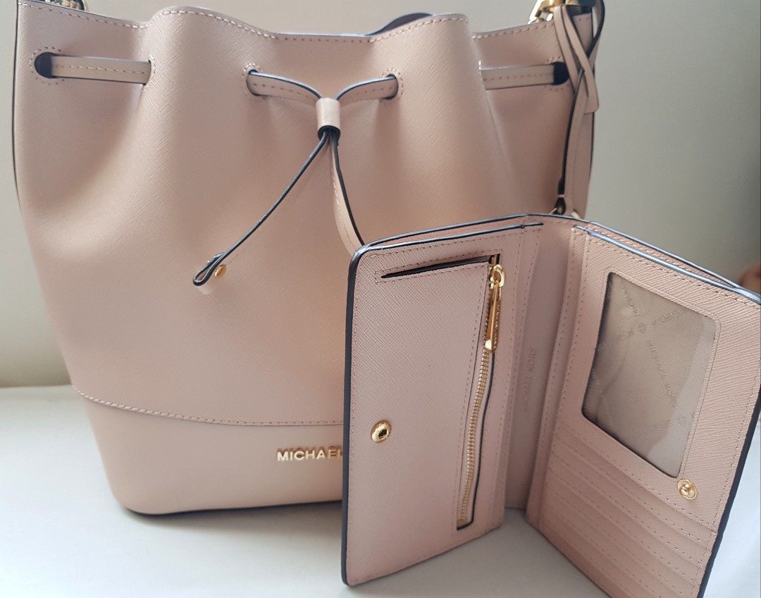 Mk trista bucket bag top