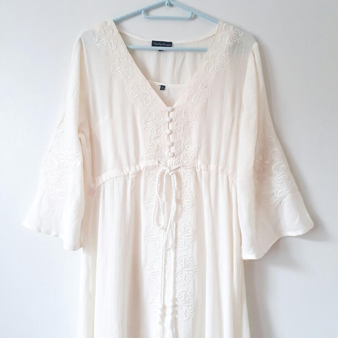 white boho maxi dress with sleeves