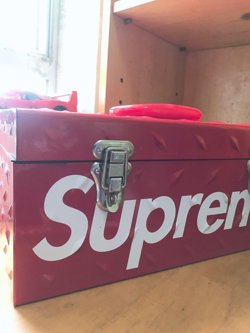 Supreme FW18 Diamond Plate Tool Box 金屬工具箱, 名牌, 飾物及配件 ...