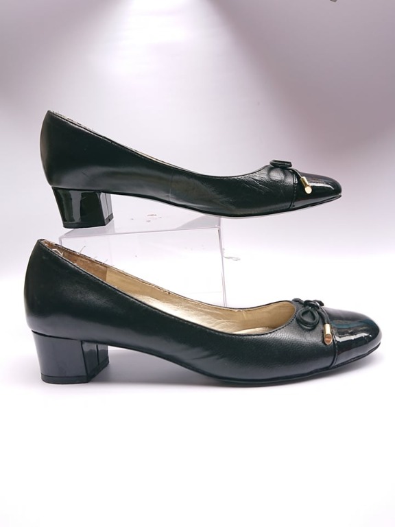 Tahari pumps store