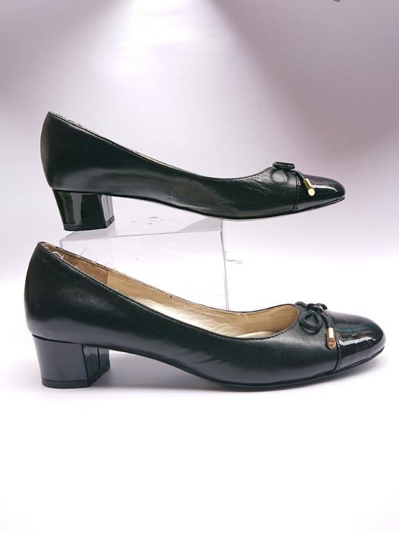 tahari heels