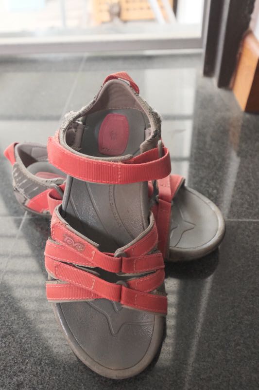 teva hiking sandals womens