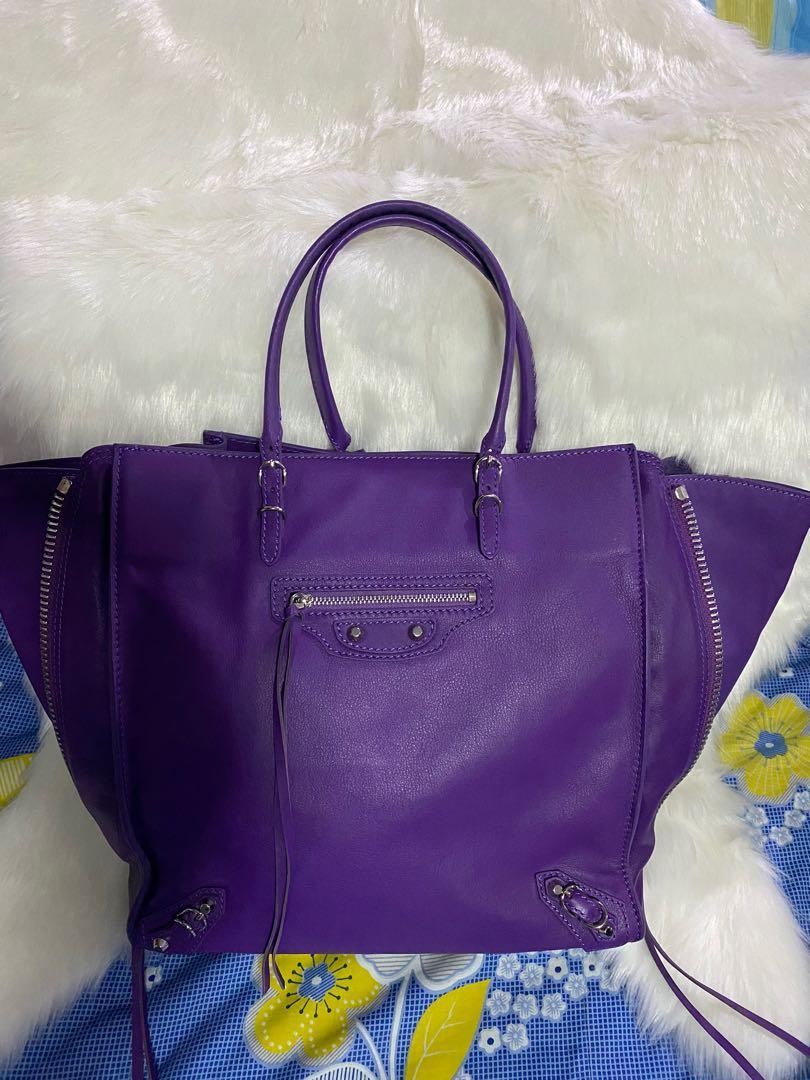 Authentic papier balen bag (Category: Luxury Bags & Wallets) located in Paranaque City. Submitted by love1927 (Listing ID 1028430826, Image 1). Description: up for grabs is my Authentic genuine leather balenciaga .