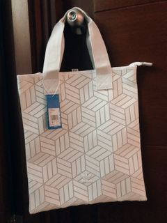 （分類：）位於 。 由 itsabeautifulworld 提交（商品編號 1028579904，圖片 1）。簡介： 。