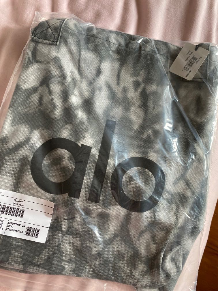 Alo yoga shopper tote deals