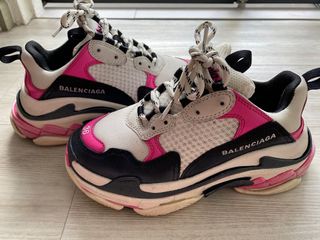 (Category: ) located in . Submitted by hypebeast88 (Listing ID 1028458259, Image 1). Description: .