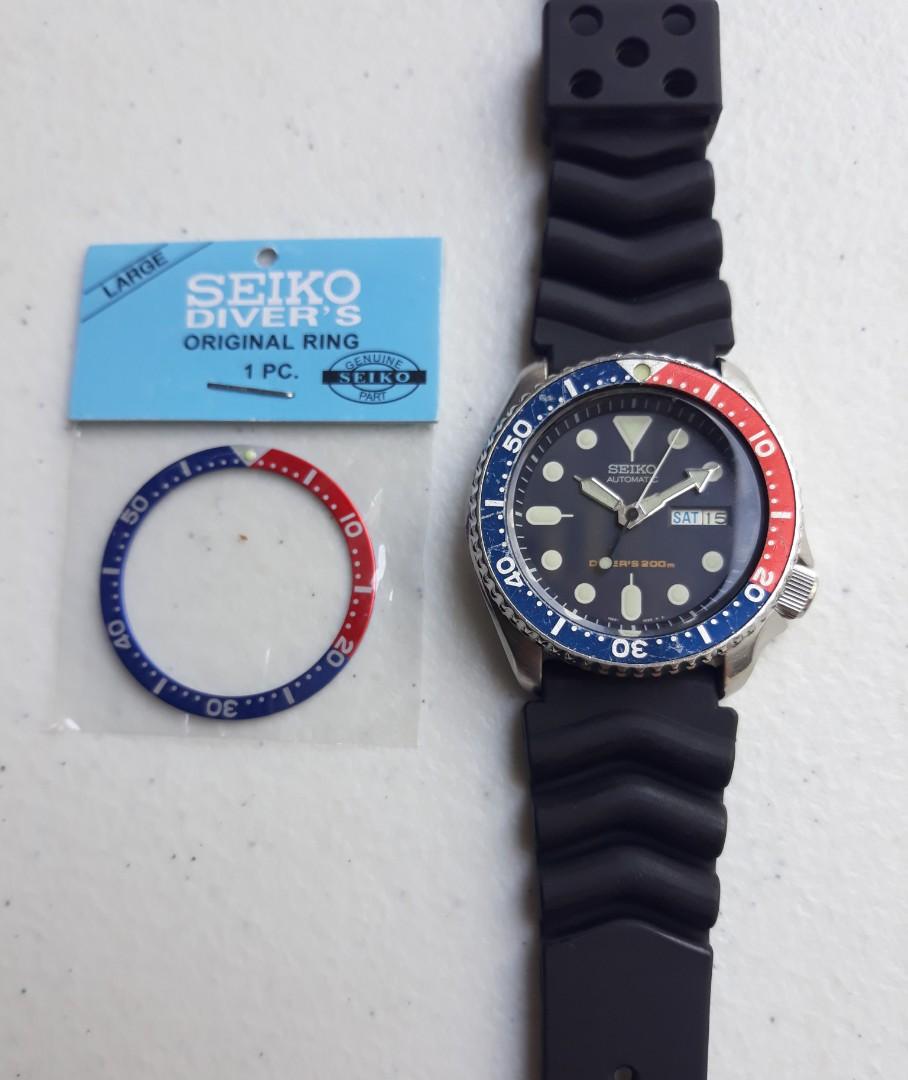 FOR SALE is an ALL ORIGINAL SEIKO Large size 43mm Diver s Watch