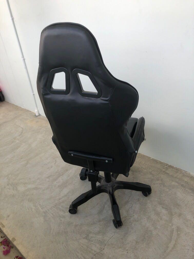 Gaming chairs without cheap armrest