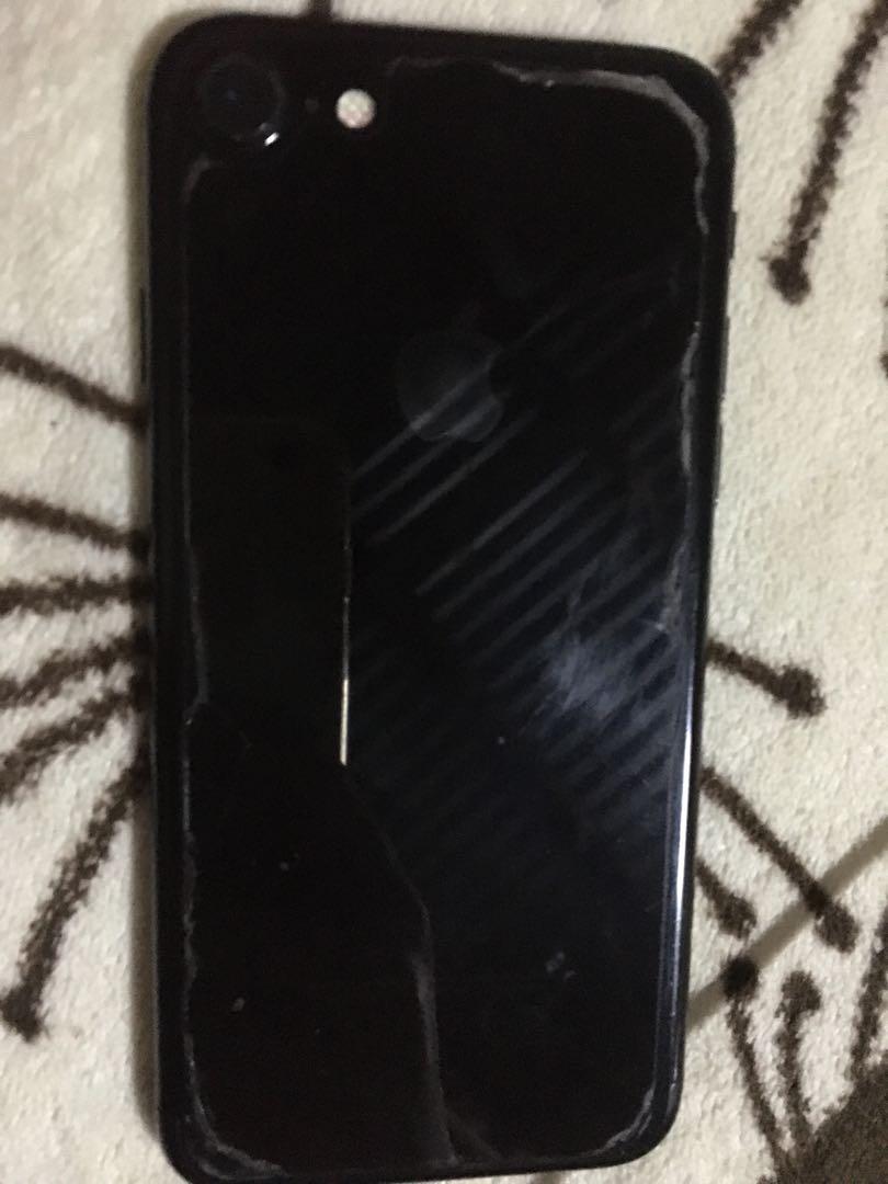 Iphone 7 JET BLACK 128gb (Category: iPhone 7 Series) located in Angono. Submitted by xxxallaboutbagsxxx (Listing ID 1028435527, Image 3). Description: ❤️TEMPERED IN FRONT AND BACK(simula pa nung bago pinatempered) smooth na smooth pa kapag niremove/pinalitan lng tempered ❤️No issues sa icloud gagamitin nlng ❤️kahit anong SIM pede ❤️nabili brandnew sa apple store mismo ❤️WITH BOX Rfs: upgrade.