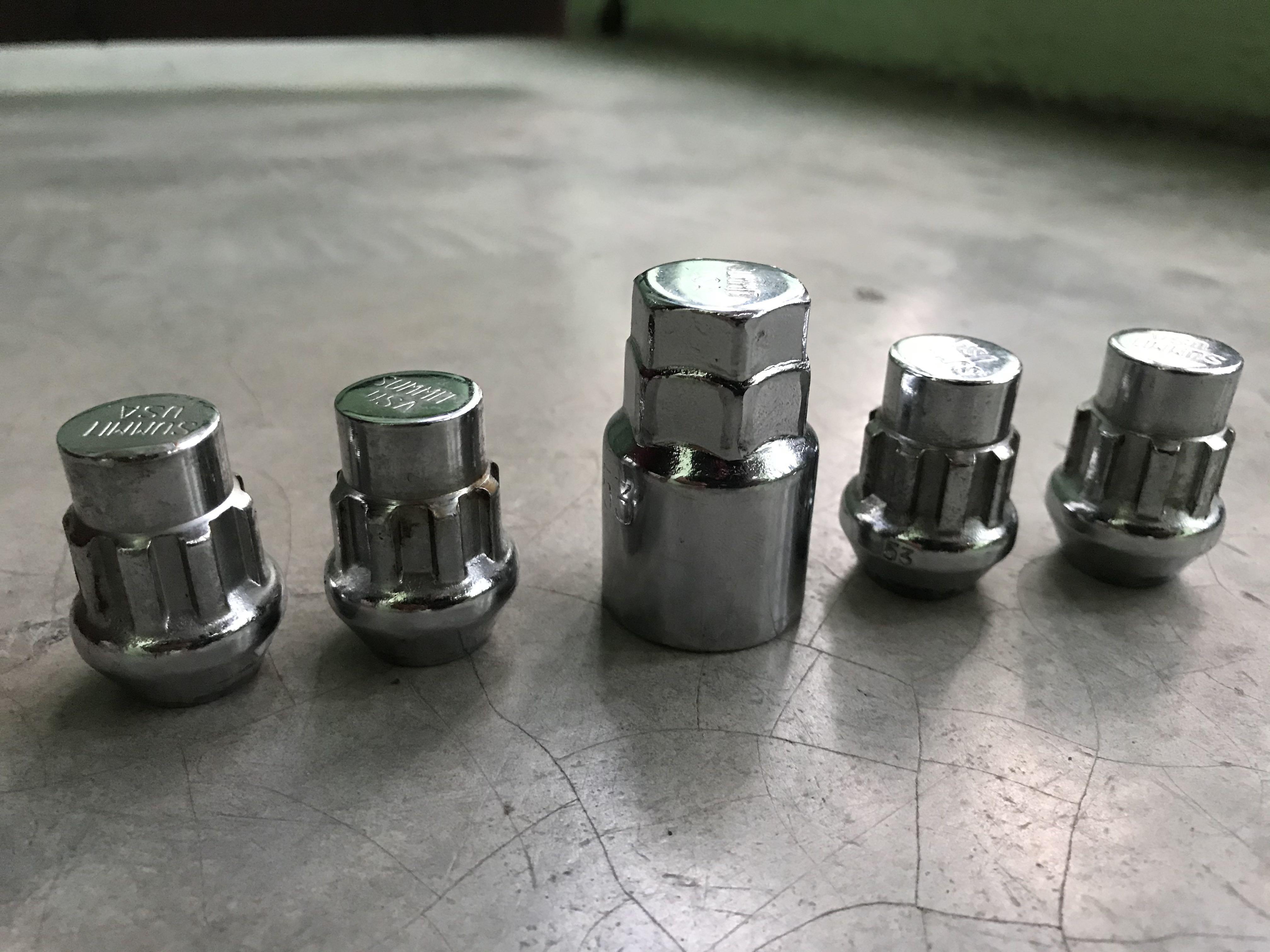 Nut Tayar (Lock Wheel AntiTheft Nuts Bolts with Key), Auto Accessories