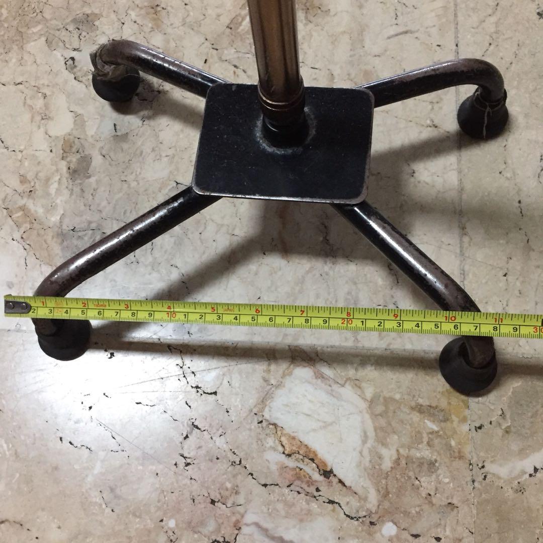 Quad cane(wide bottom for better support） (Category: Rehabilitative Devices) located in Manila. Submitted by blesslala (Listing ID 1028615420, Image 3). Description: Quad cane for male Wide bottom for better support Bought at Mercury Drugstore (1400) .