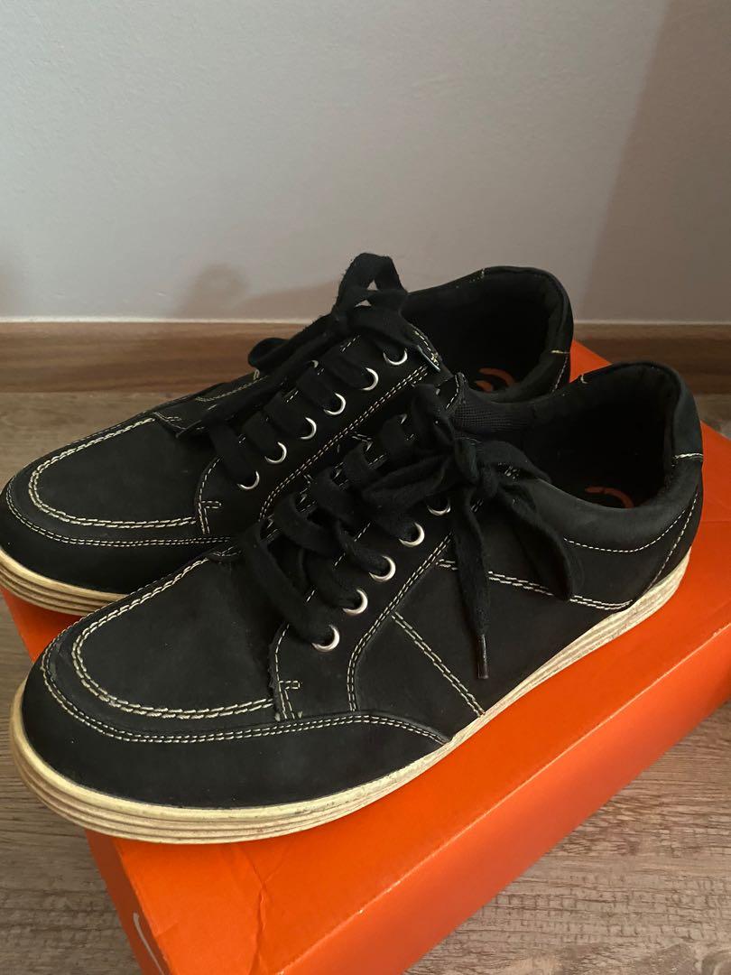 scholl walking shoes