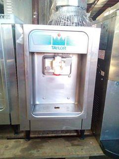(Taylor USA) Ice Cream & Yogurt Machine