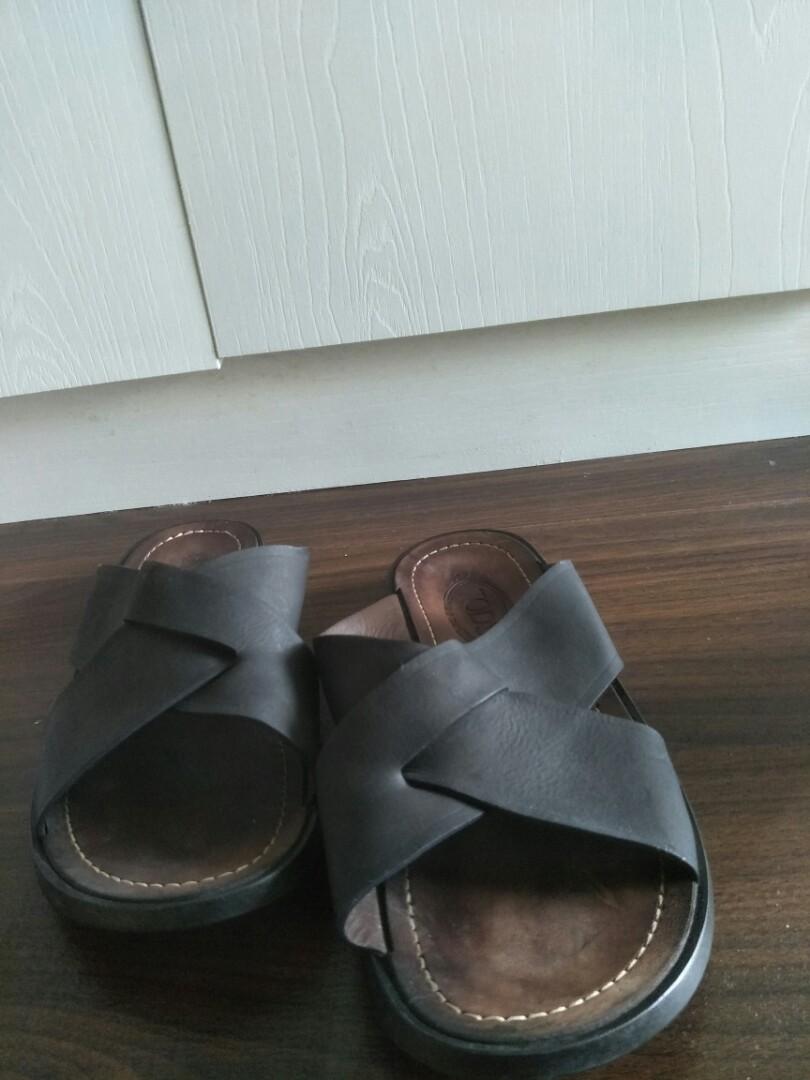 TOD'S Leather Men's Sandals, Men's Footwear, Dress Shoes on Carousell