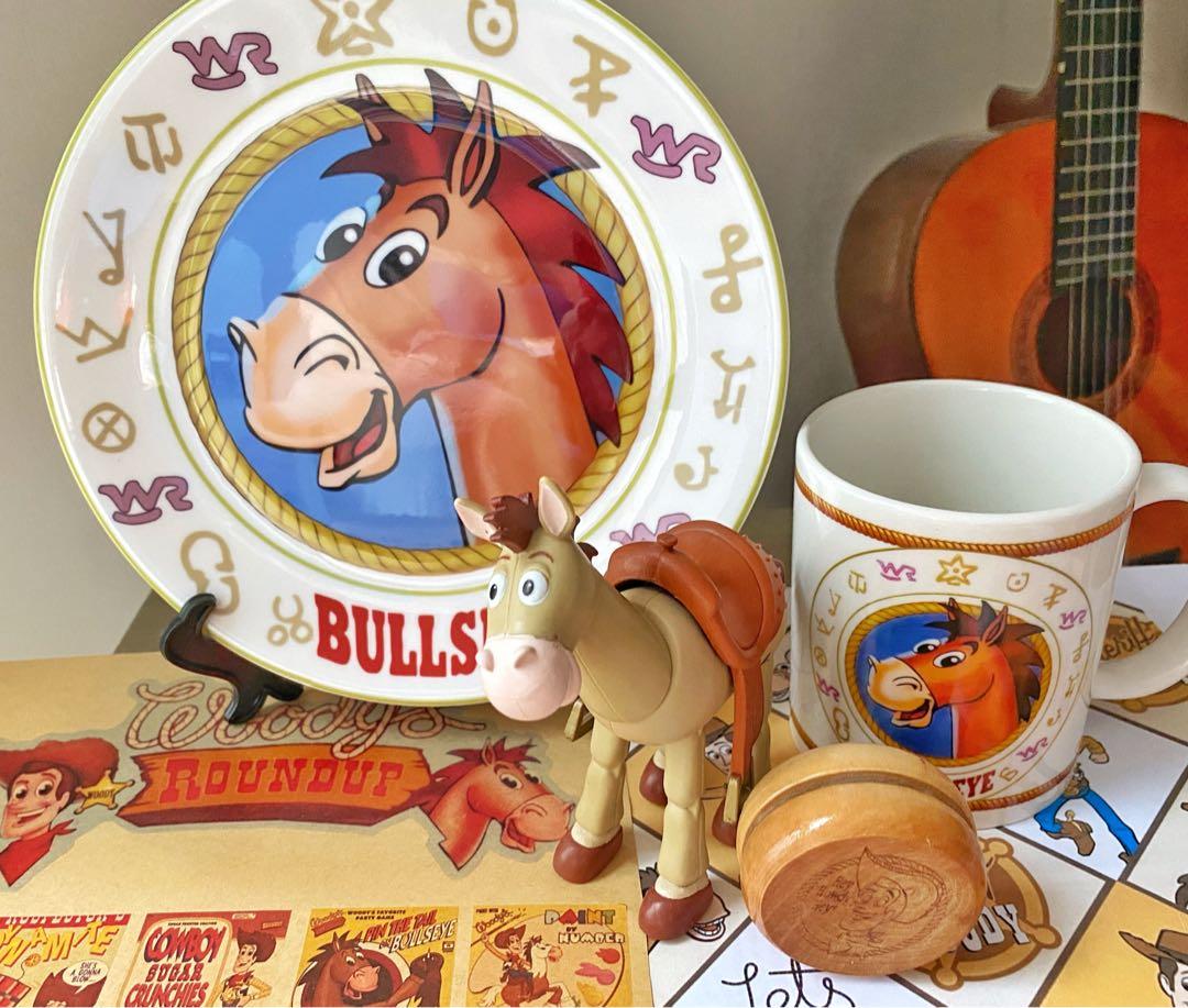 Toy Story 2 珍藏品set：Woody’s RoundUp 紅心馬 Bullseye 紀念碟連杯 古董胡迪木 YoYo, 興趣及遊戲