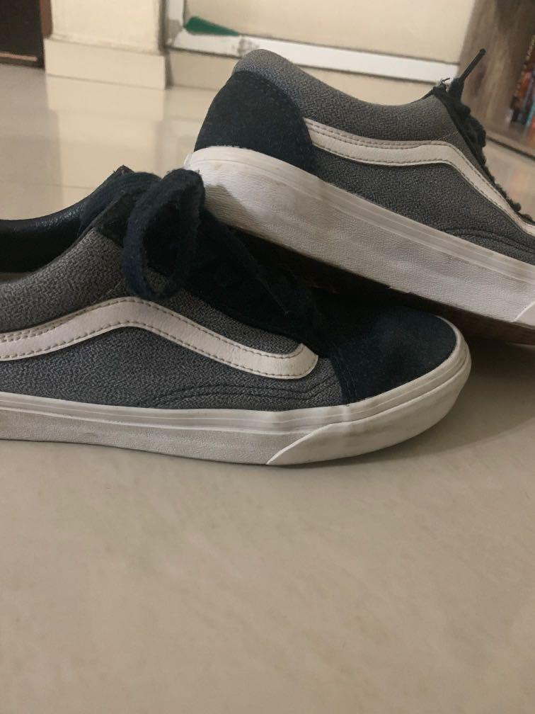 vans old skool navy blue sneakers