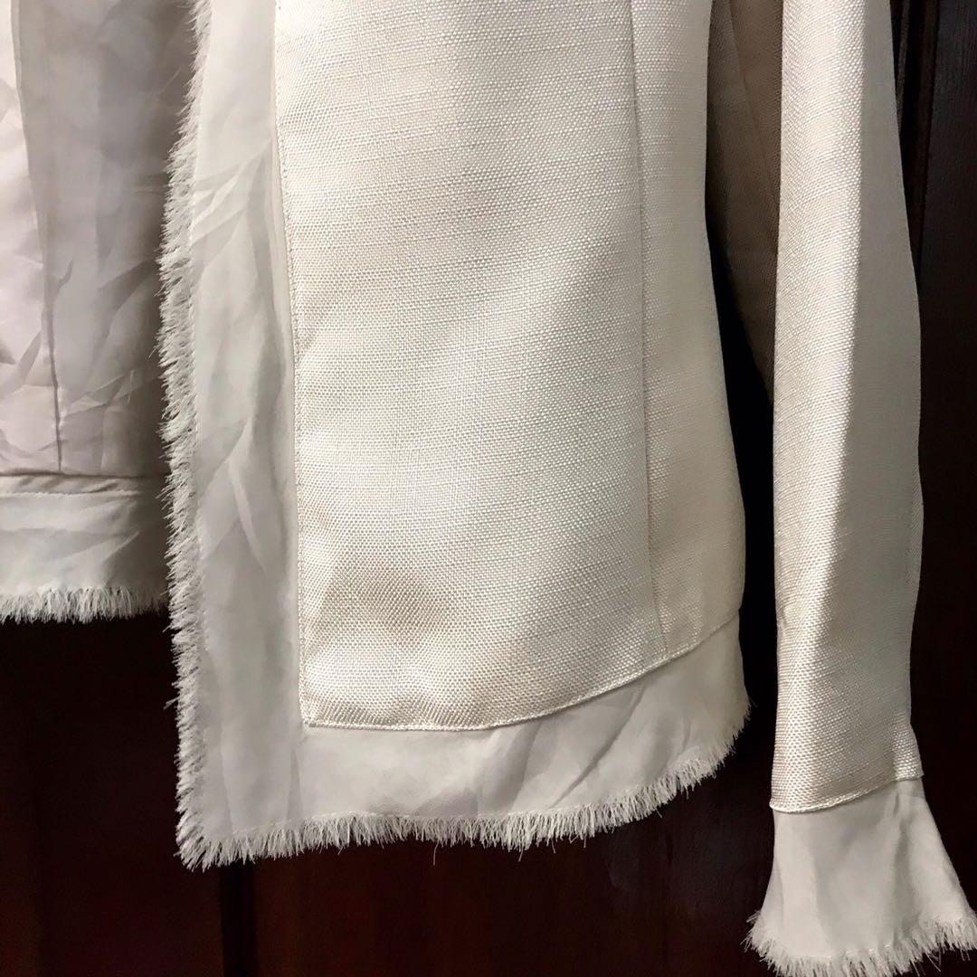 White Jacket (Category: Coats, Jackets and Outerwear) located in Sabak Bernam. Submitted by sheteee (Listing ID 1028633632, Image 3). Description: .
