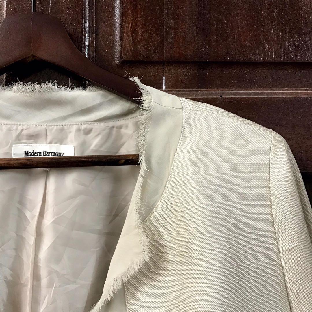 White Jacket (Category: Coats, Jackets and Outerwear) located in Sabak Bernam. Submitted by sheteee (Listing ID 1028633632, Image 2). Description: .