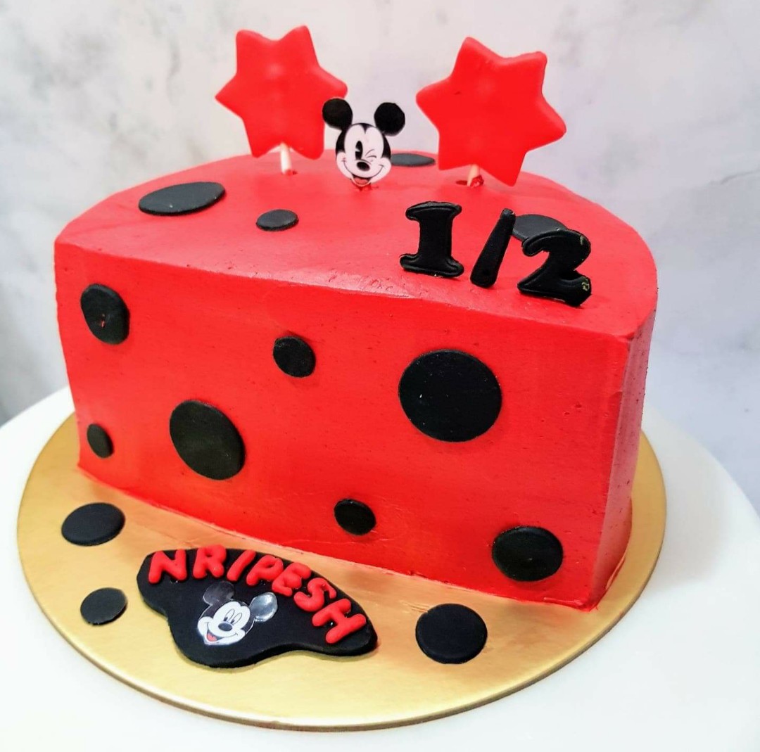 1 2 Half Red Mickey Mouse Themed Cake Food Drinks Baked Goods On Carousell