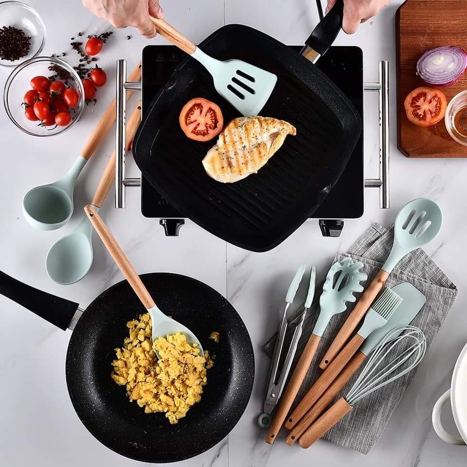 12pcs Silicone Heat-resistant Non-stick Cooking/ Kitchen Tool (Category: Bakeware) located in Mandaluyong City. Submitted by shopmla (Listing ID 1028785174, Image 2). Description: 12pcs Silicone Heat-resistant Non-stick Cooking/ Kitchen Tool P1, 200.set P1,380.- lazada/shopee +SF Bdo Bpi family.