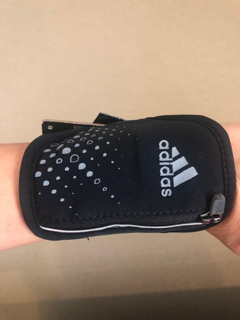 adidas run Hand wrist pocket, Sports Equipment, Exercise & Fitness