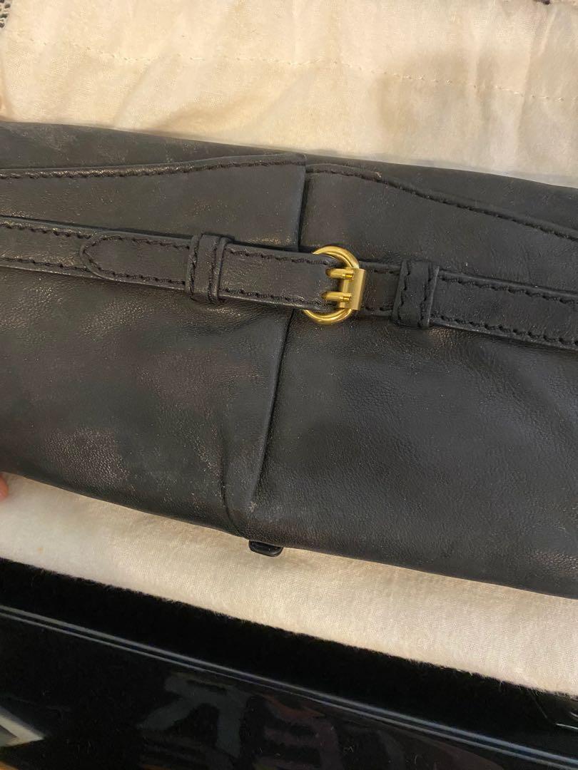 Authentic Marc Jacobs Clutch (free shipping) (Category: Luxury Bags & Wallets) located in Quezon City. Submitted by kiaalampay (Listing ID 1028734024, Image 2). Description: .