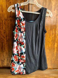 Authentic Vera Wang sleeveless top
