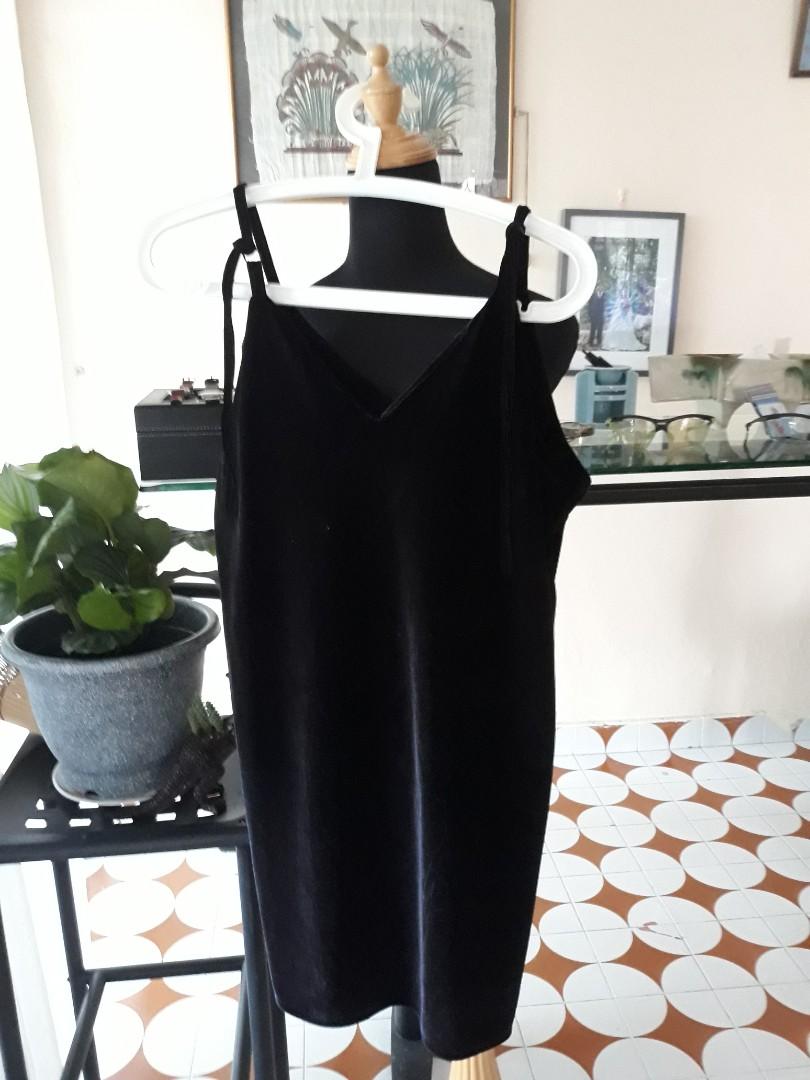 Black velvet one sales piece