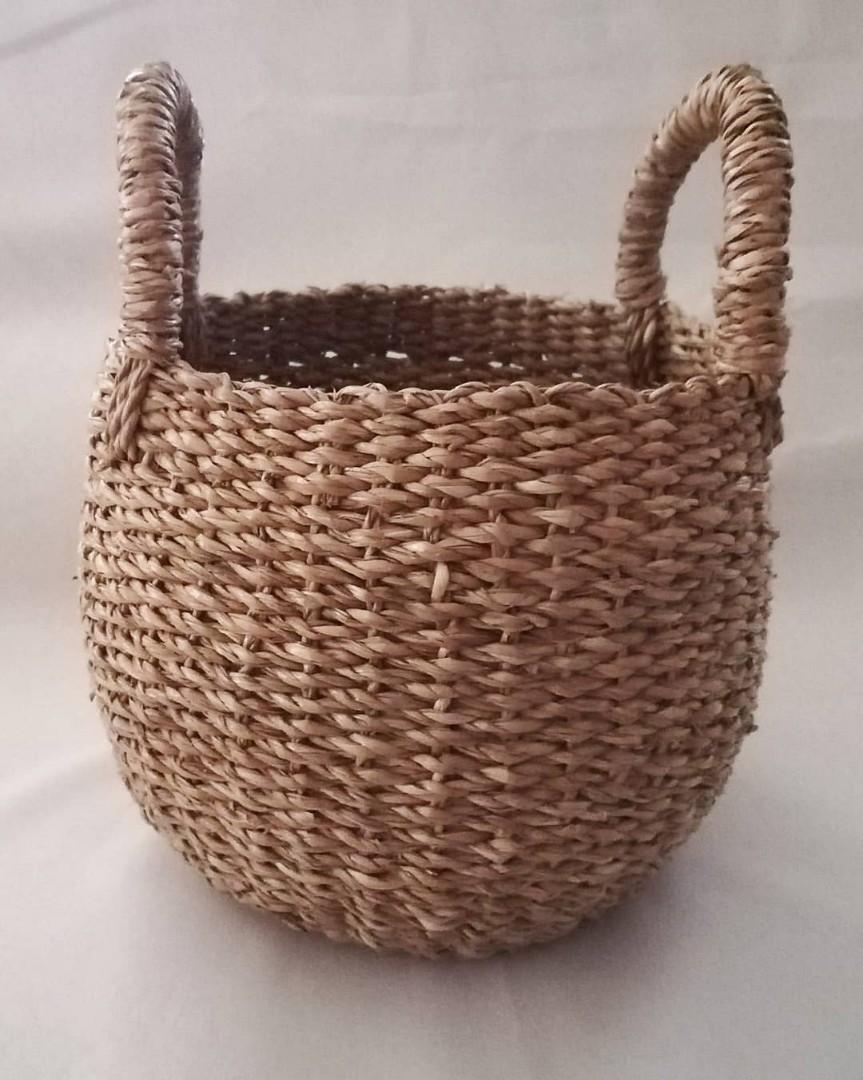 Bucket Style Native Basket (Category: Laundry Baskets) located in Las Pinas. Submitted by chelhq (Listing ID 1028679109, Image 2). Description: BUCKET STYLE BASKET WITH HANDLES made of seagrass material Multi-purpose - may be used as organizational basket or planter. Perfect for tabletop plants. May fit 5" to 7" pots. Small 7"x8" - P480/pc 1pc available.