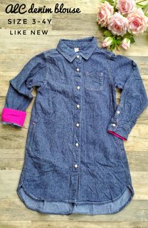(Category: ) located in . Submitted by deqyah.wardrobe (Listing ID 1028903860, Image 1). Description: .