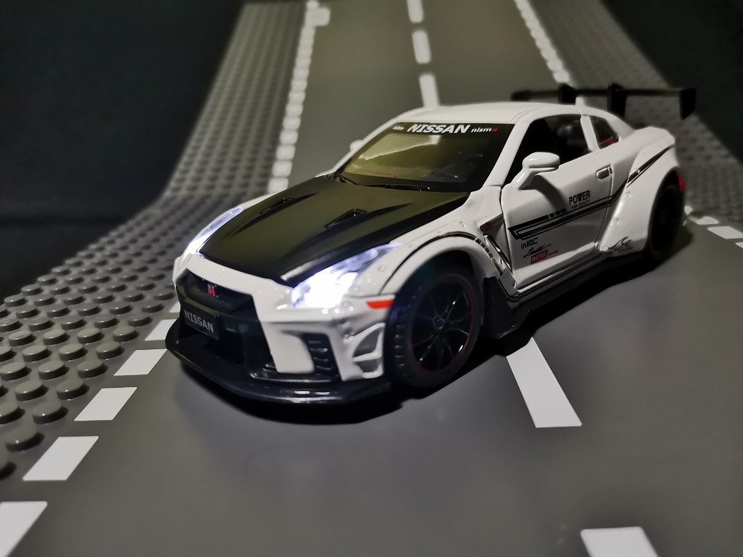 nissan gtr diecast