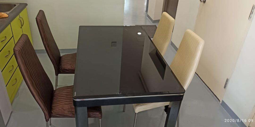 Dining Table Set (Category: Tables & Sets) located in Singapore. Submitted by cactusjactus (Listing ID 1028684174, Image 2). Description: dimensions are stated in the last picture negotiations are welcome.
