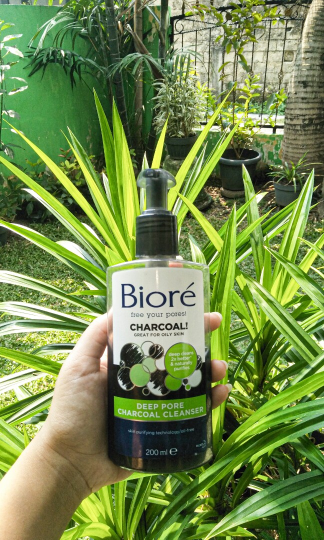 harga biore deep pore charcoal cleanser