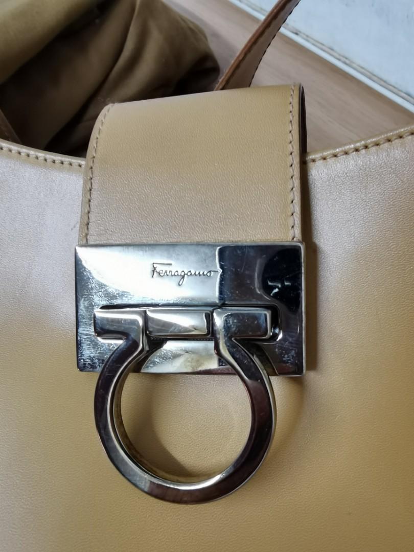 Ferragamo Vintage Bag (Category: Luxury Bags & Wallets) located in Bacoor. Submitted by mrdshop (Listing ID 1028808615, Image 2). Description: Authentic Ferragamo Vintage Bag.