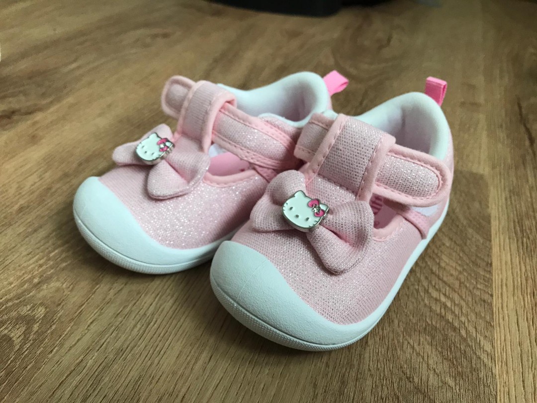 Hello Kitty velcro shoes - Pink, Babies & Kids, Girls' Apparel, 1 to 3 ...