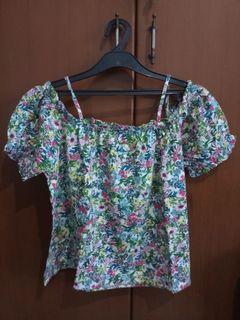 H&M sabrina floral top