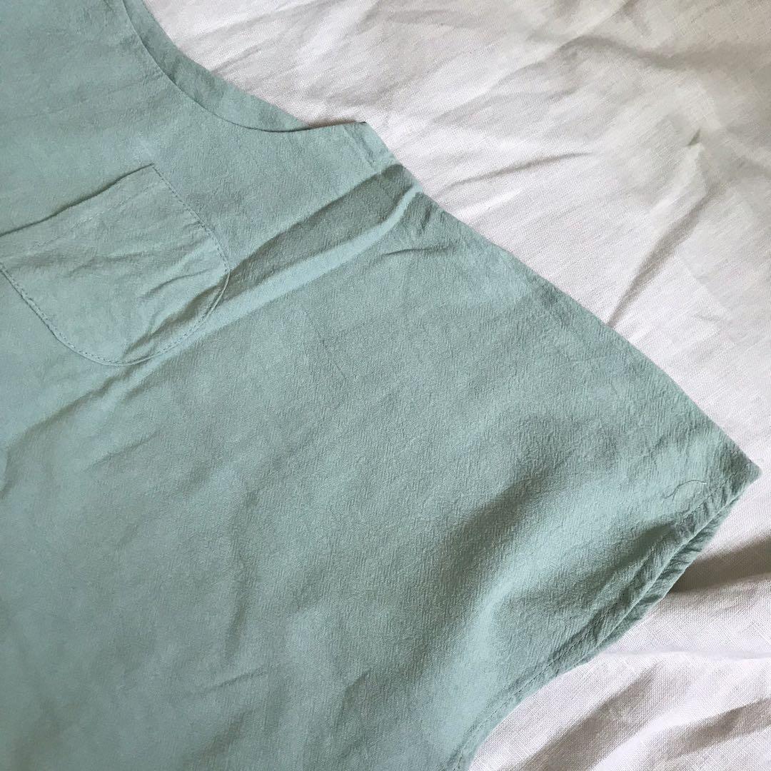linen pastel green crop top, Women's Fashion, Tops, Sleeveless on Carousell