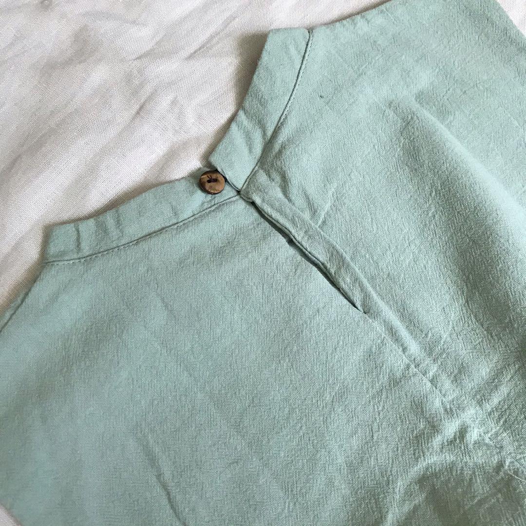 linen pastel green crop top, Women's Fashion, Tops, Sleeveless on Carousell
