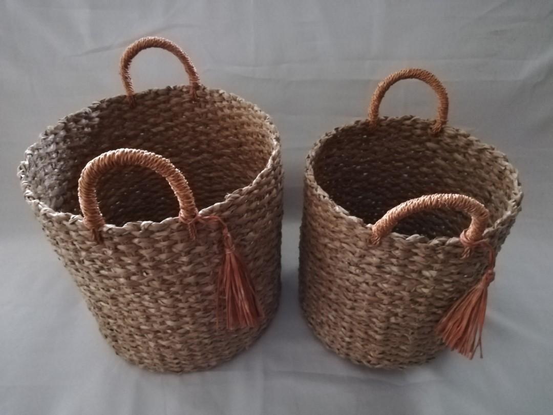 Native Baskets with Handles and Tassels (Category: Laundry Baskets) located in Las Pinas. Submitted by chelhq (Listing ID 1028681766, Image 2). Description: ROUND CYLINDRICAL BASKETS WITH ORANGE/COPPER HANDLES/TASSELS made of seagrass Multi-purpose - may be used as organizational basket, hamper or planter. Small 10"x11" - P650/pc Medium 12"x12" - P700/pc Large - SOLD.