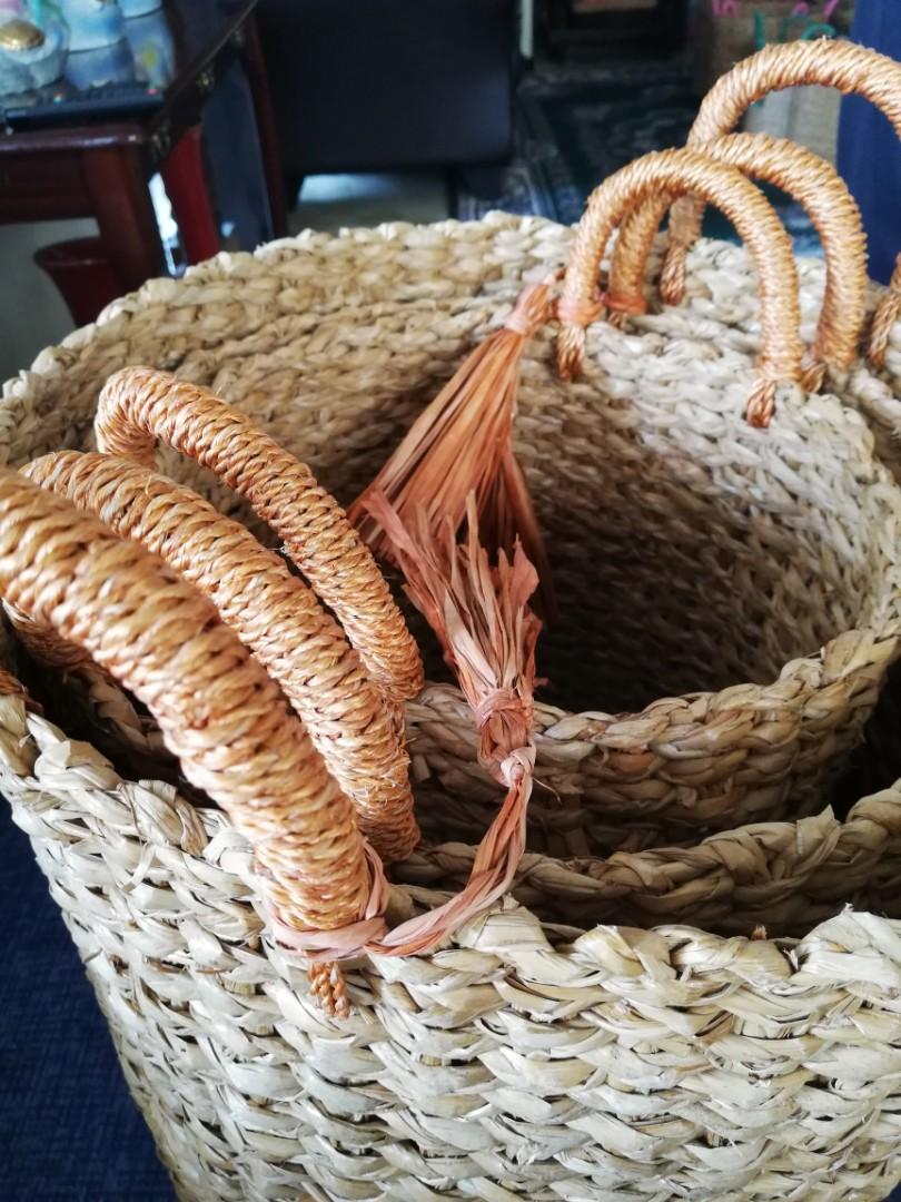 Native Baskets with Handles and Tassels (Category: Laundry Baskets) located in Las Pinas. Submitted by chelhq (Listing ID 1028681766, Image 3). Description: ROUND CYLINDRICAL BASKETS WITH ORANGE/COPPER HANDLES/TASSELS made of seagrass Multi-purpose - may be used as organizational basket, hamper or planter. Small 10"x11" - P650/pc Medium 12"x12" - P700/pc Large - SOLD.
